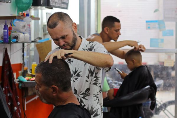 Favela & Navalha: Um corte, uma identidade